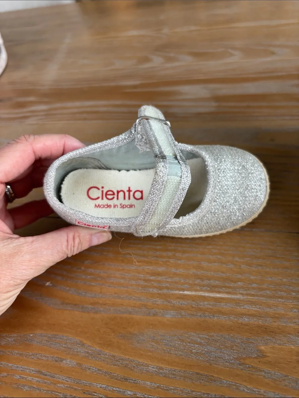 Cienta Girls Sparkle Mary Janes in Silver and Tan